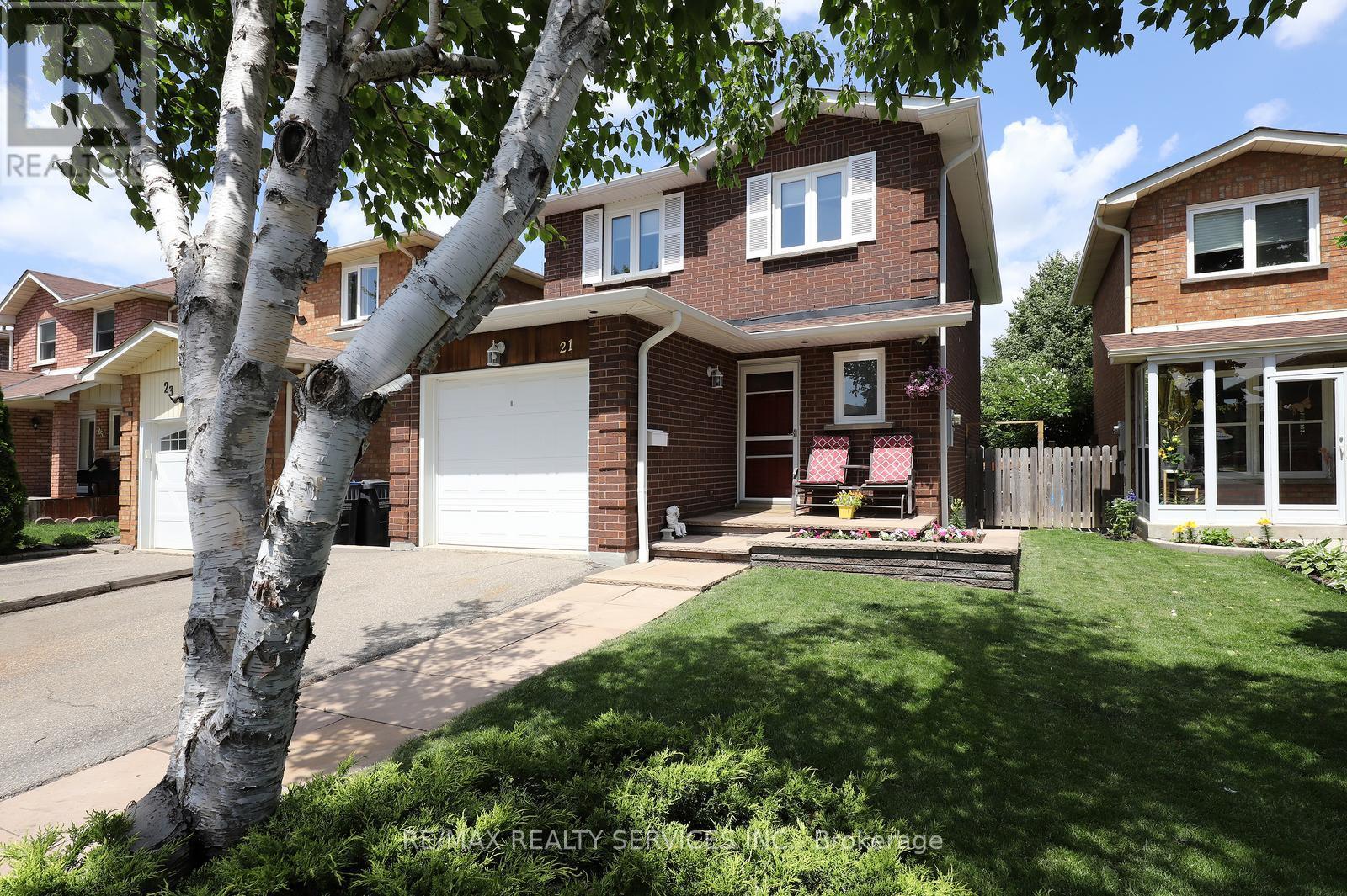 21 Shenstone Avenue, Brampton, Ontario  L6Z 2Y9 - Photo 3 - W13051514