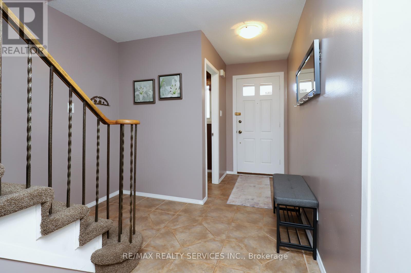 21 Shenstone Avenue, Brampton, Ontario  L6Z 2Y9 - Photo 6 - W13051514