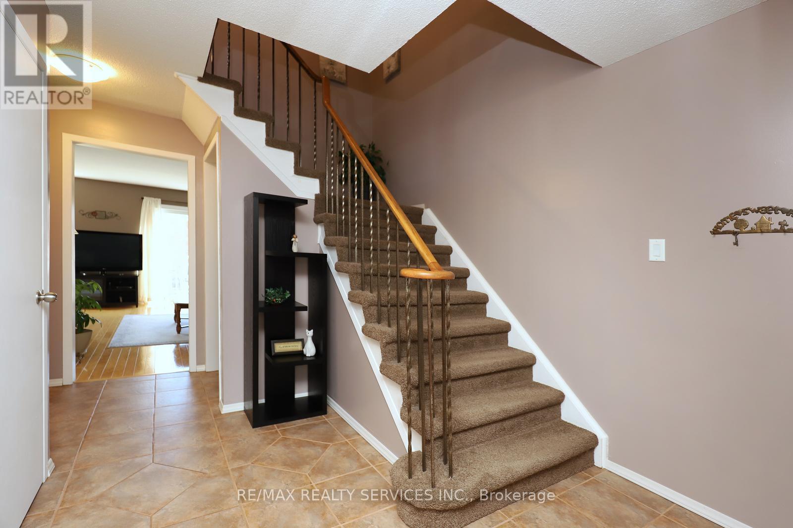 21 Shenstone Avenue, Brampton, Ontario  L6Z 2Y9 - Photo 7 - W13051514