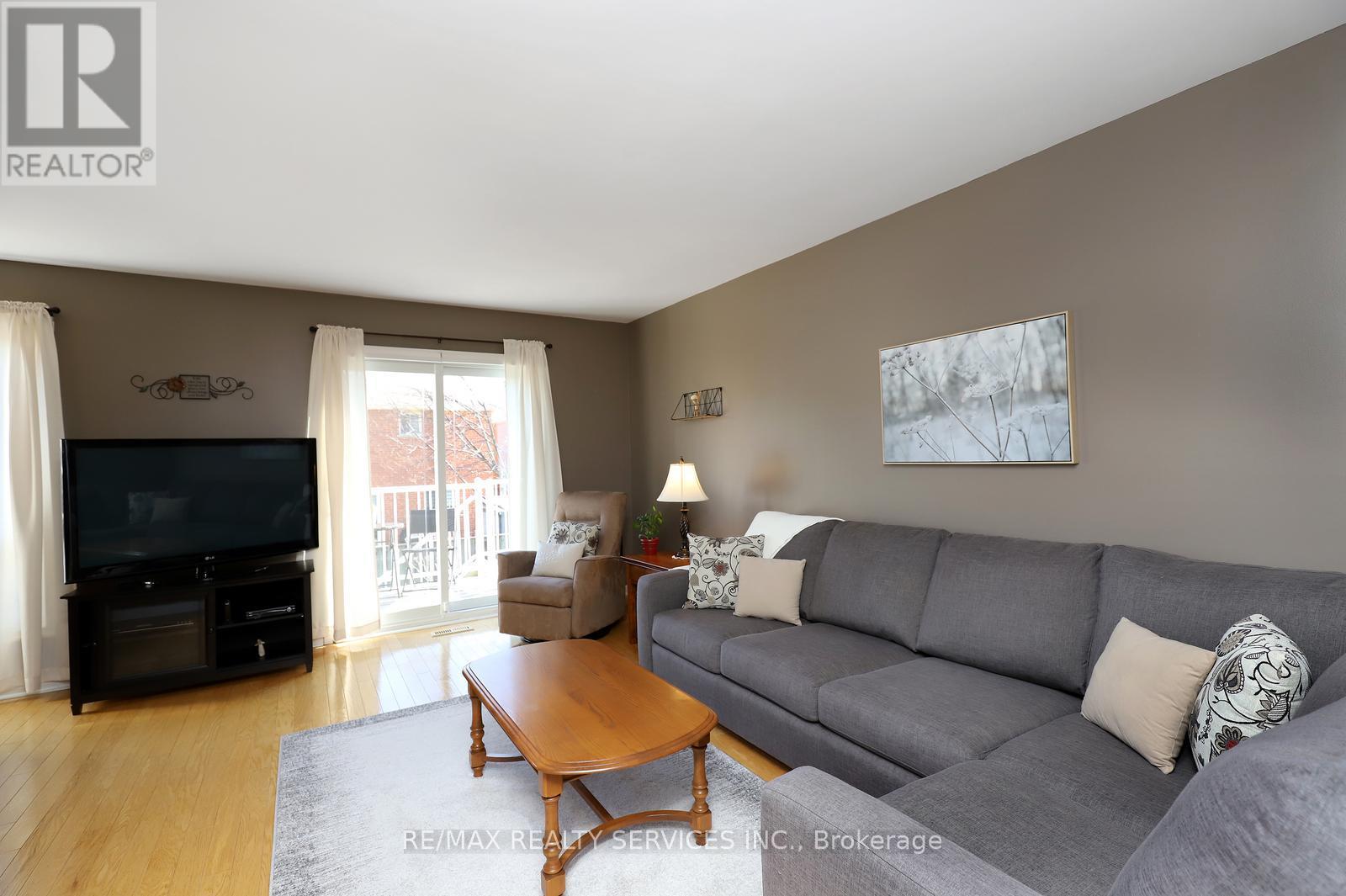 21 Shenstone Avenue, Brampton, Ontario  L6Z 2Y9 - Photo 9 - W13051514