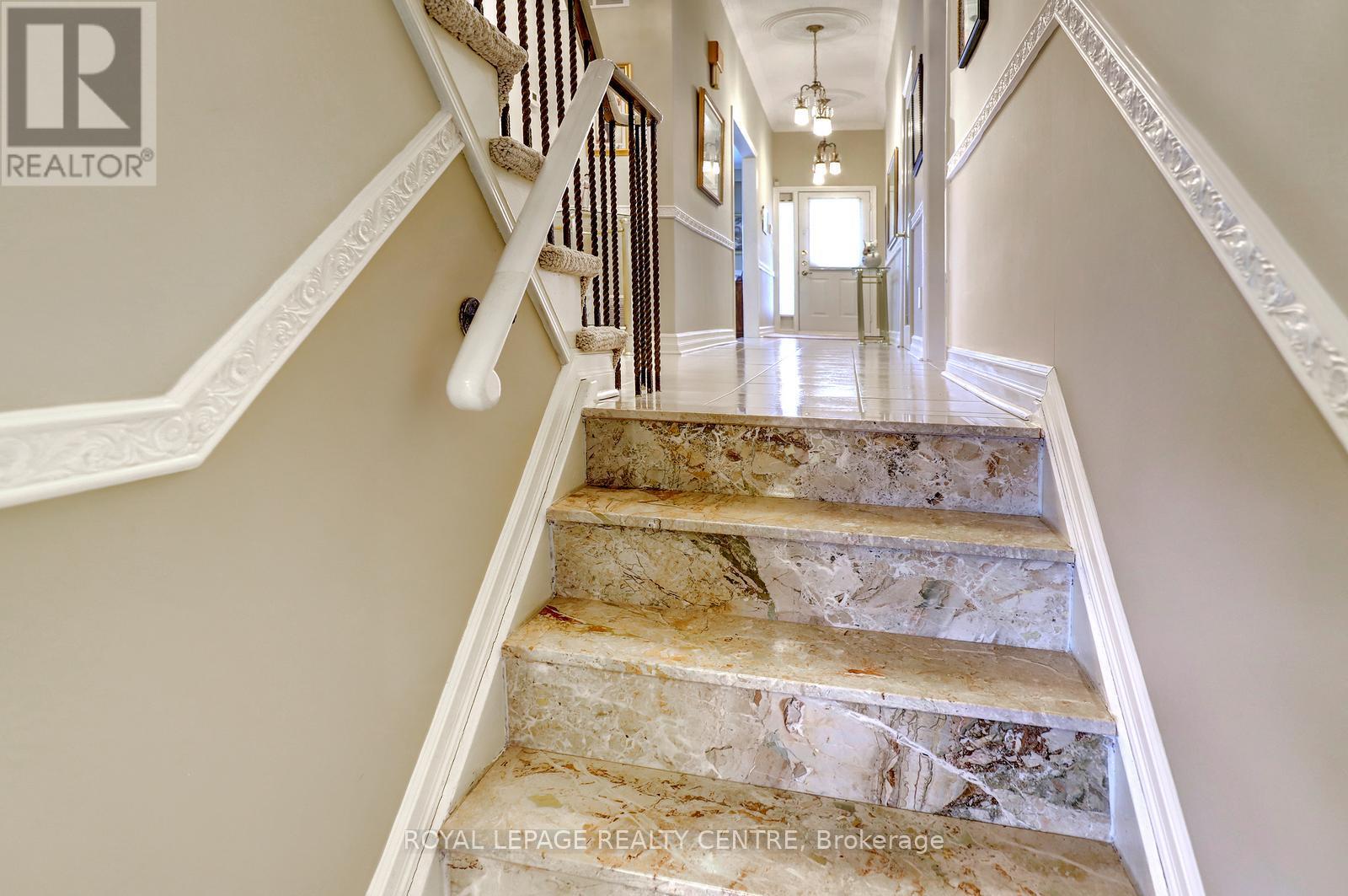 2405 Rosemary Drive, Mississauga, Ontario  L5C 1X1 - Photo 16 - W13051516