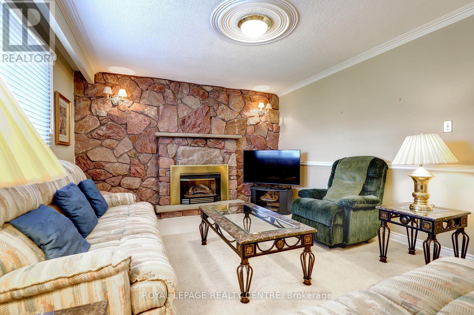 2405 Rosemary Drive, Mississauga, Ontario  L5C 1X1 - Photo 18 - W13051516