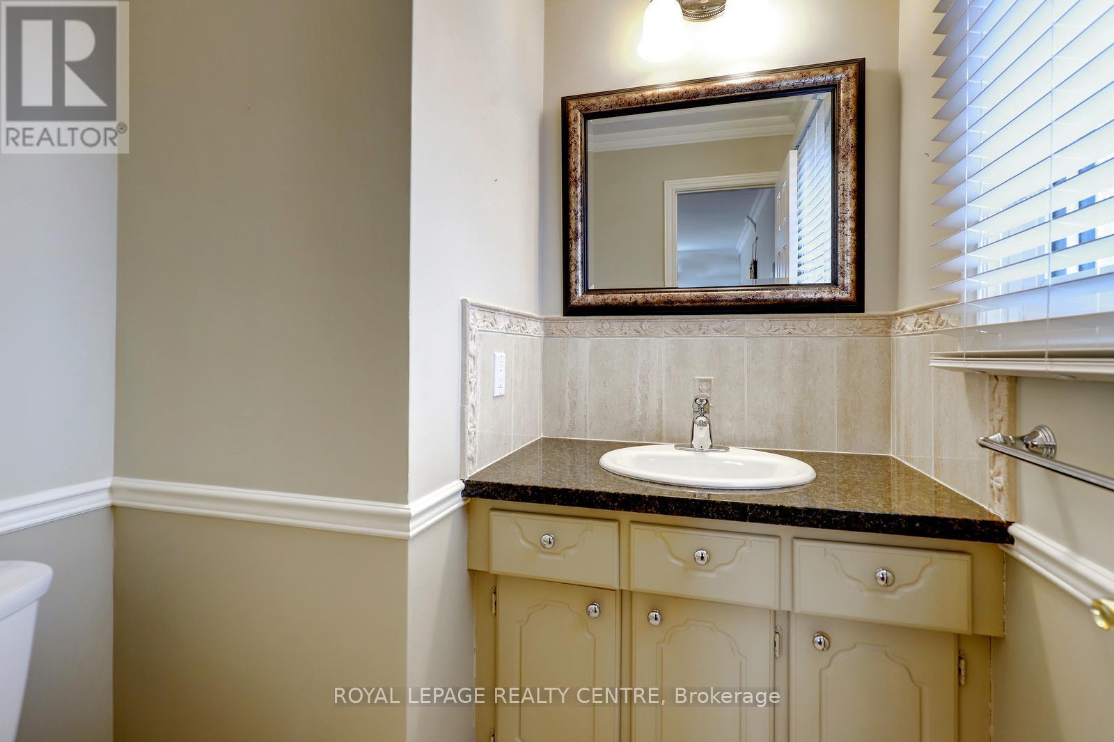 2405 Rosemary Drive, Mississauga, Ontario  L5C 1X1 - Photo 31 - W13051516