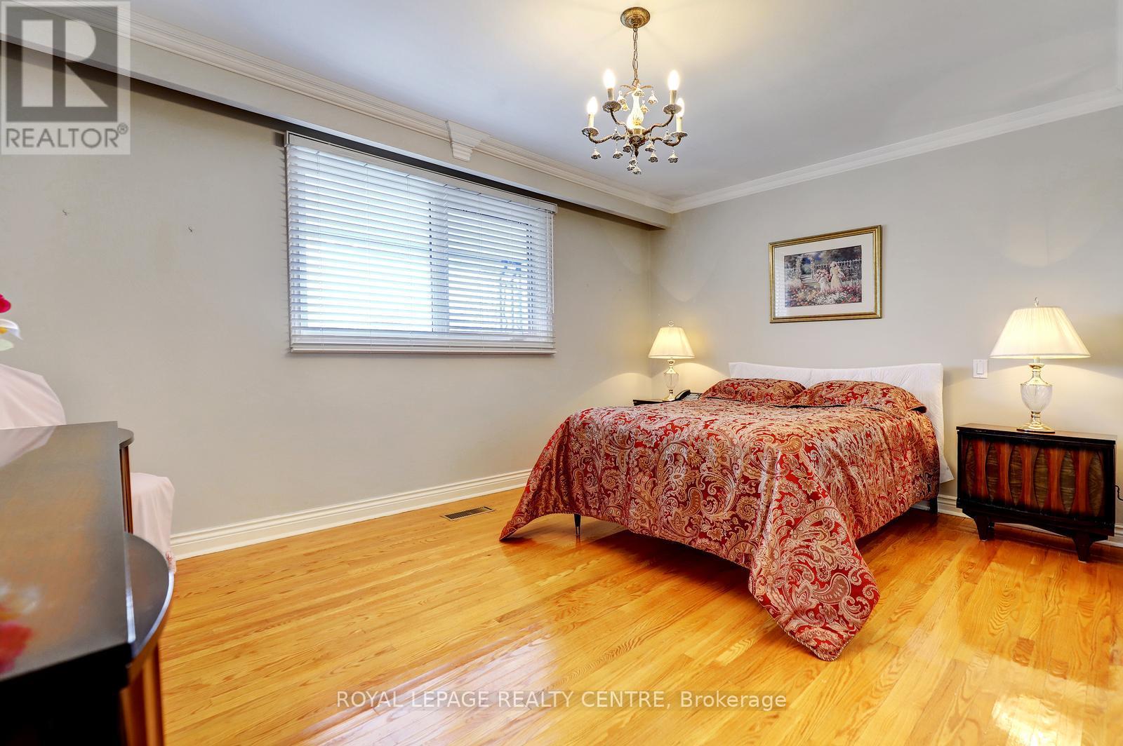 2405 Rosemary Drive, Mississauga, Ontario  L5C 1X1 - Photo 32 - W13051516