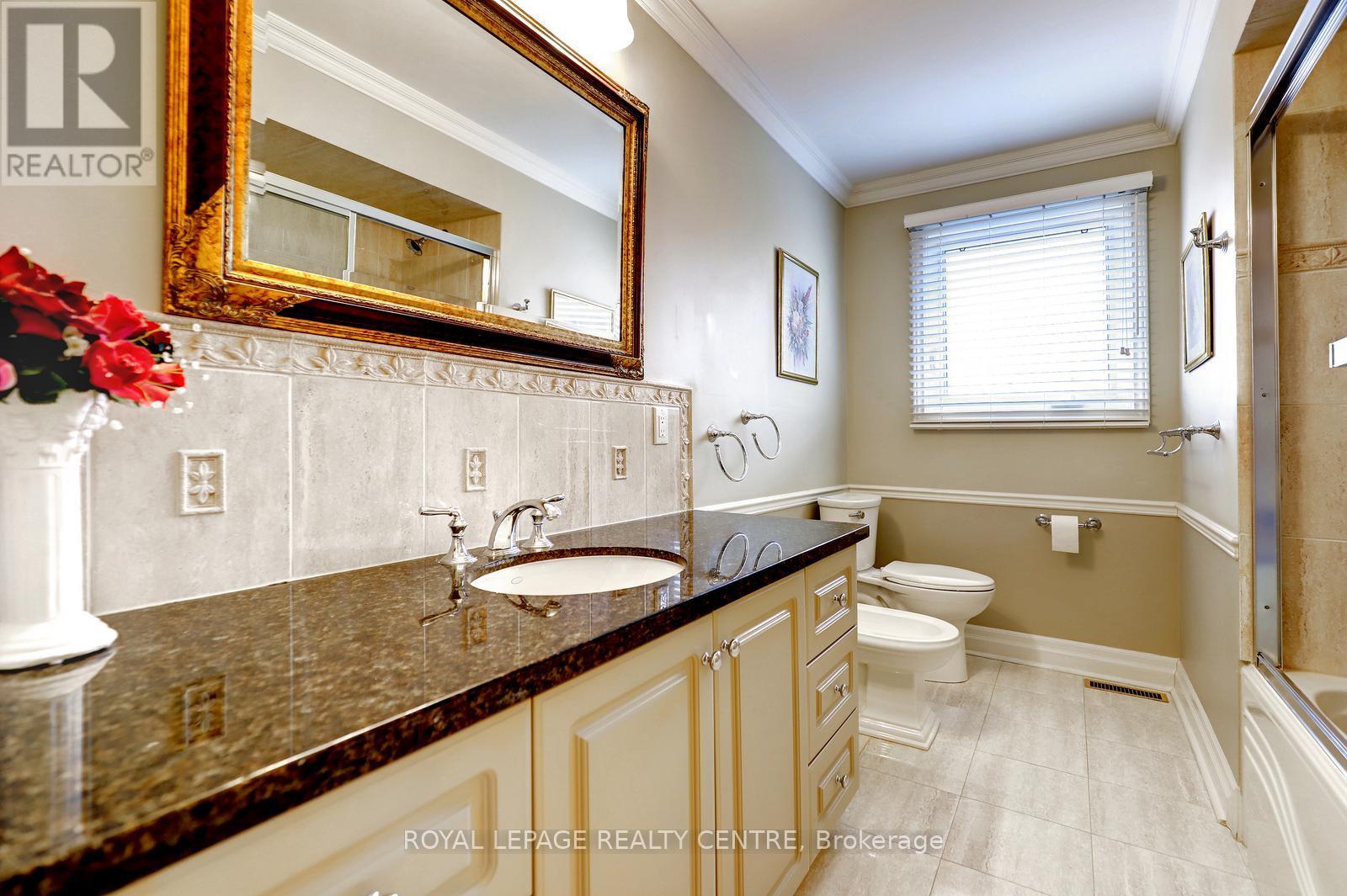 2405 Rosemary Drive, Mississauga, Ontario  L5C 1X1 - Photo 33 - W13051516