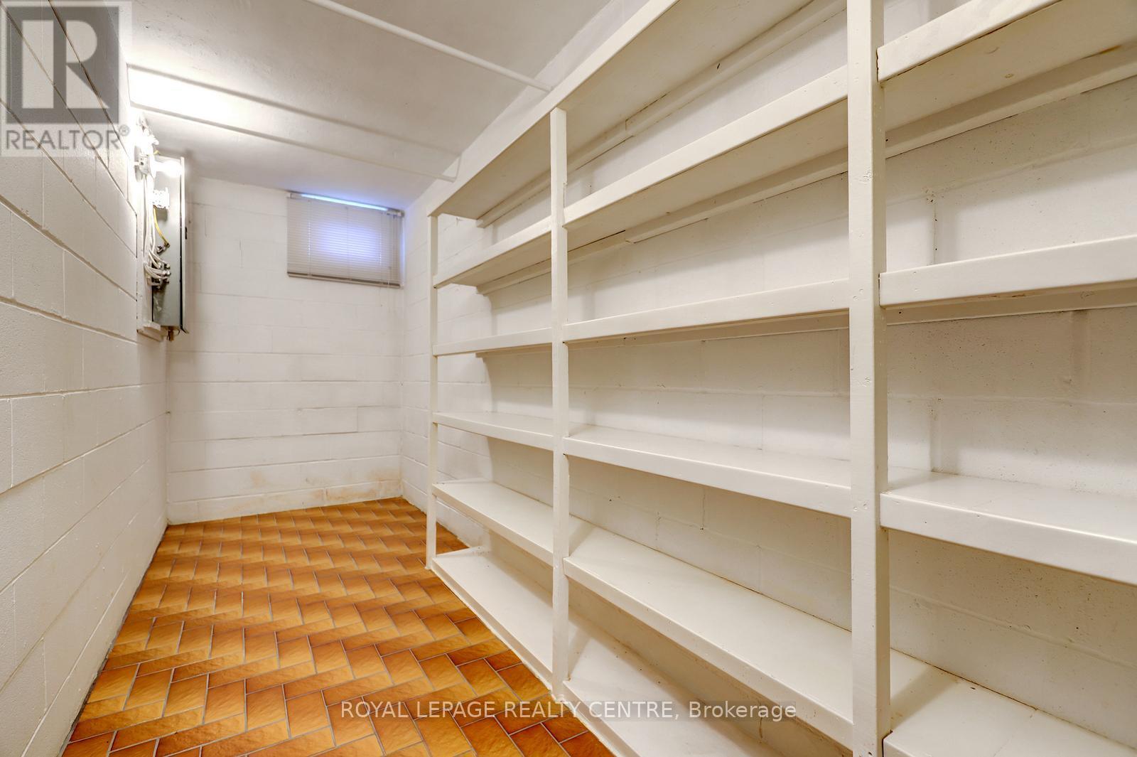 2405 Rosemary Drive, Mississauga, Ontario  L5C 1X1 - Photo 37 - W13051516