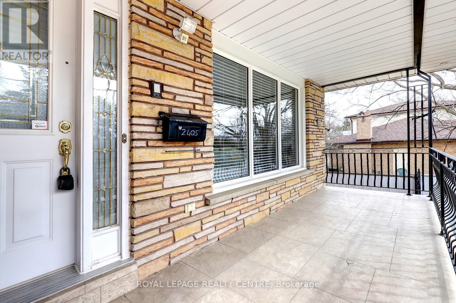 2405 Rosemary Drive, Mississauga, Ontario  L5C 1X1 - Photo 4 - W13051516