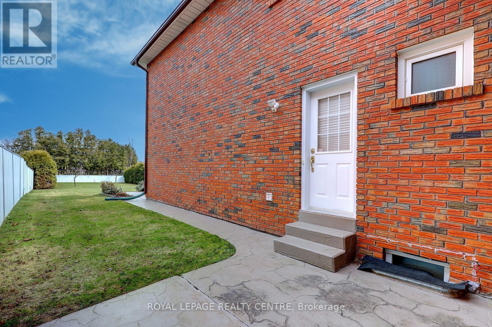 2405 Rosemary Drive, Mississauga, Ontario  L5C 1X1 - Photo 47 - W13051516