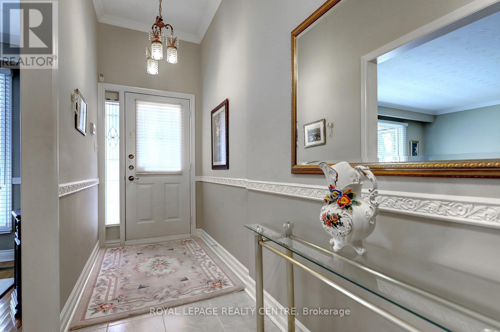 2405 Rosemary Drive, Mississauga, Ontario  L5C 1X1 - Photo 5 - W13051516