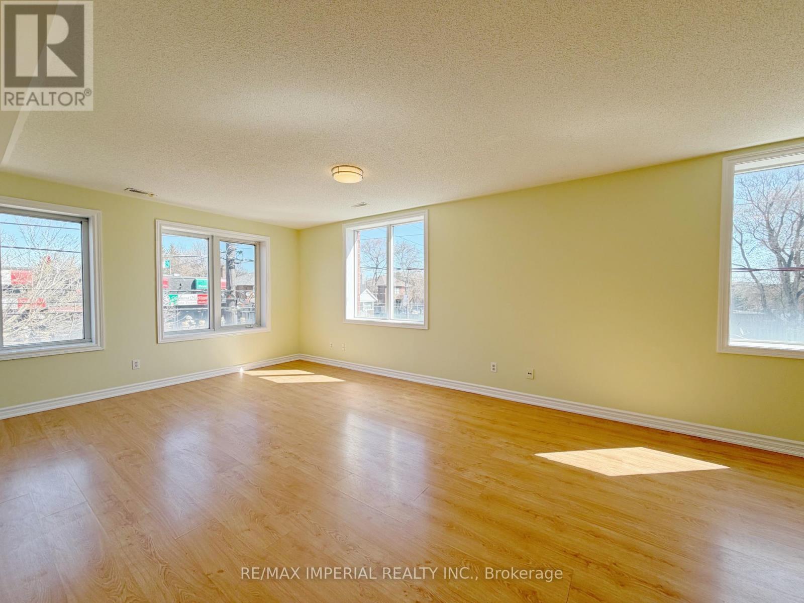 621a The Queensway, Toronto, Ontario  M8Y 1K4 - Photo 2 - W13051532