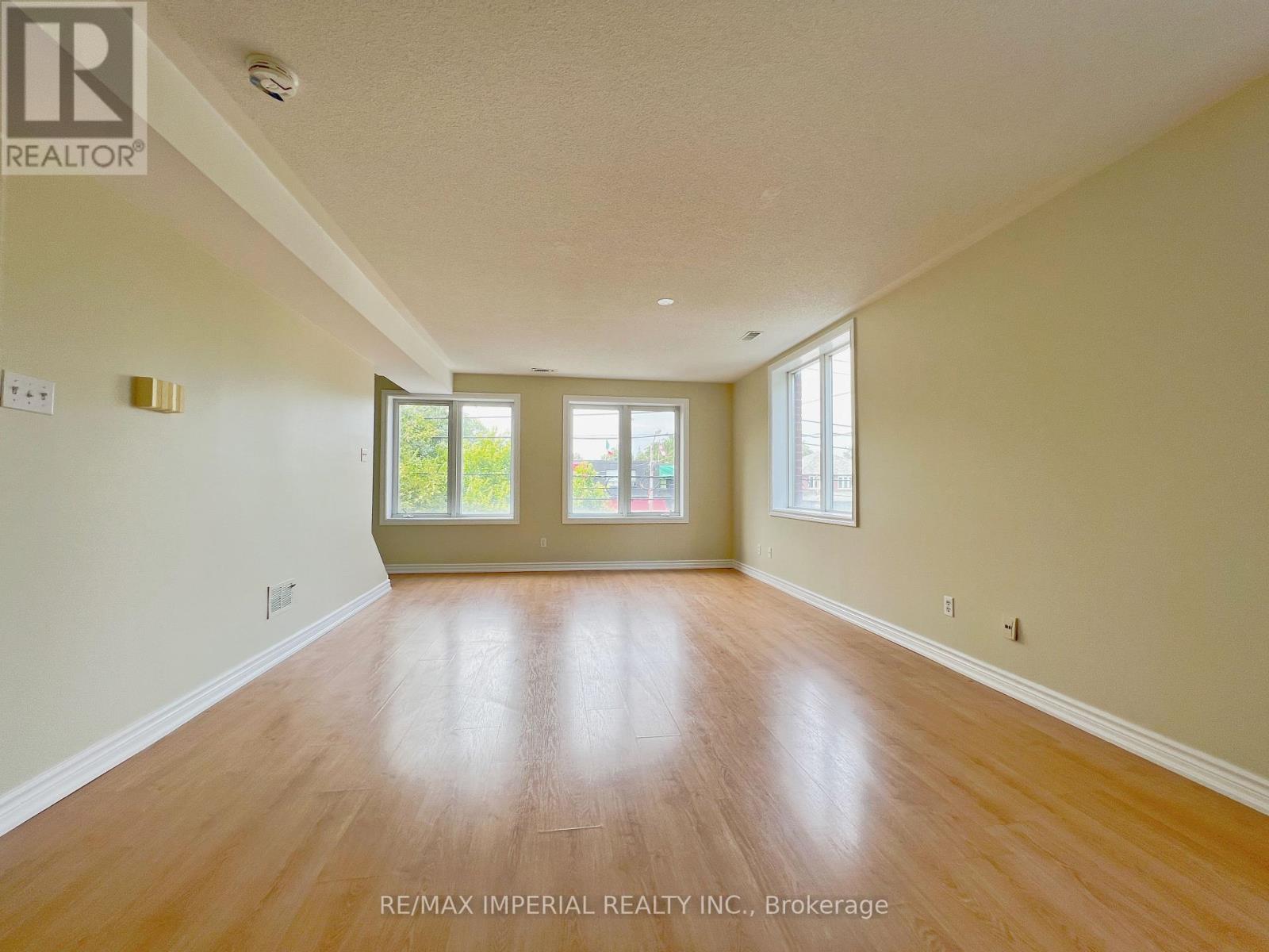 621a The Queensway, Toronto, Ontario  M8Y 1K4 - Photo 4 - W13051532