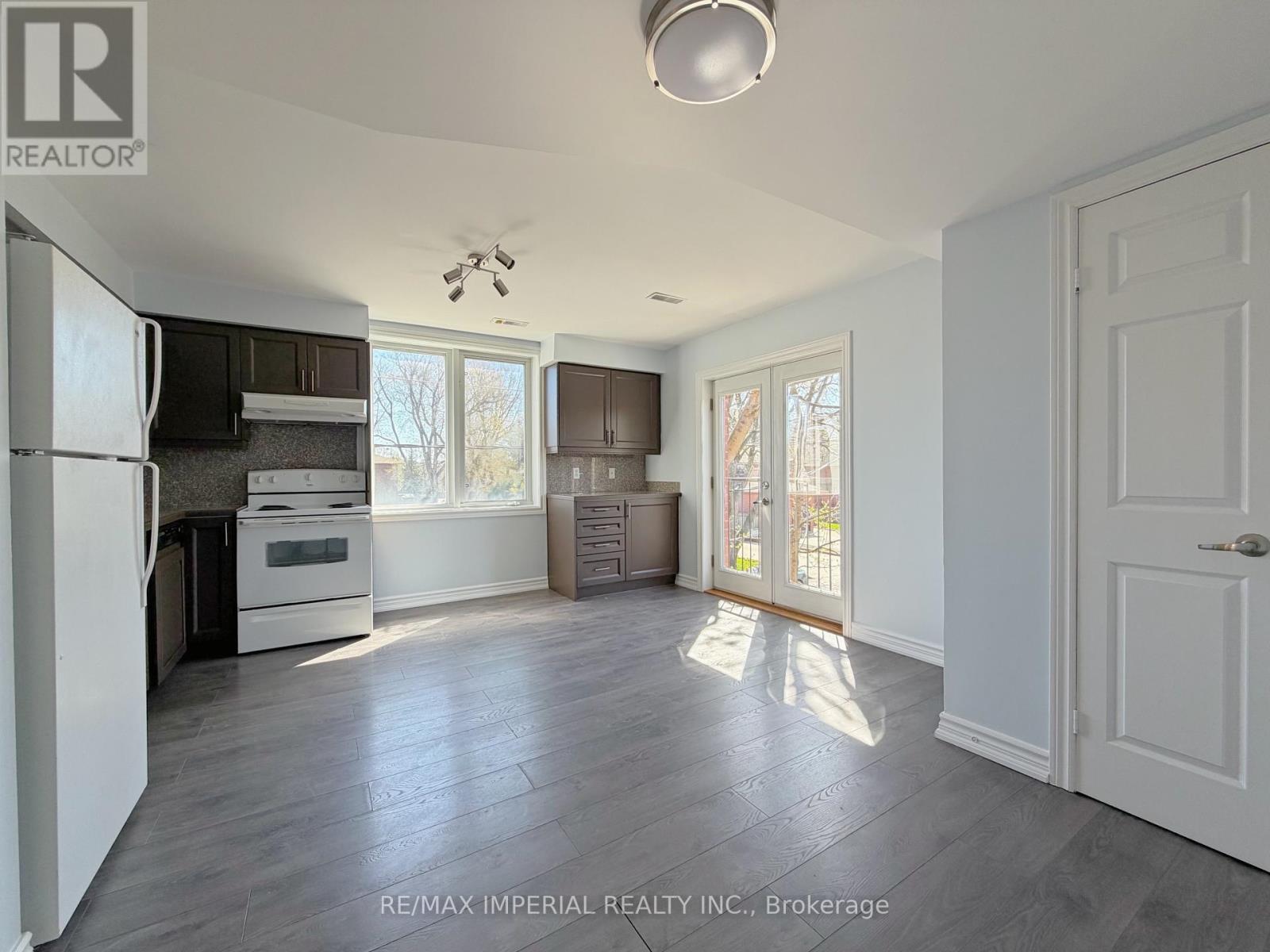 621a The Queensway, Toronto, Ontario  M8Y 1K4 - Photo 7 - W13051532