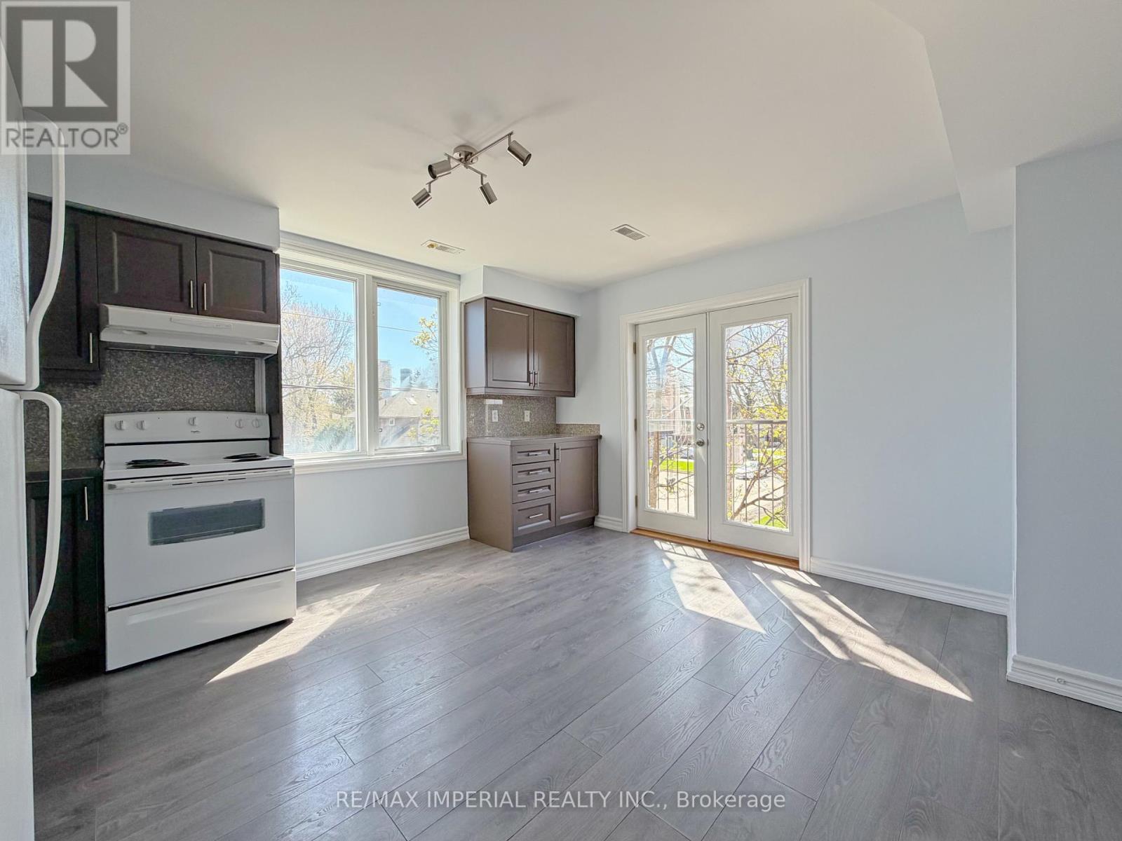 621a The Queensway, Toronto, Ontario  M8Y 1K4 - Photo 9 - W13051532