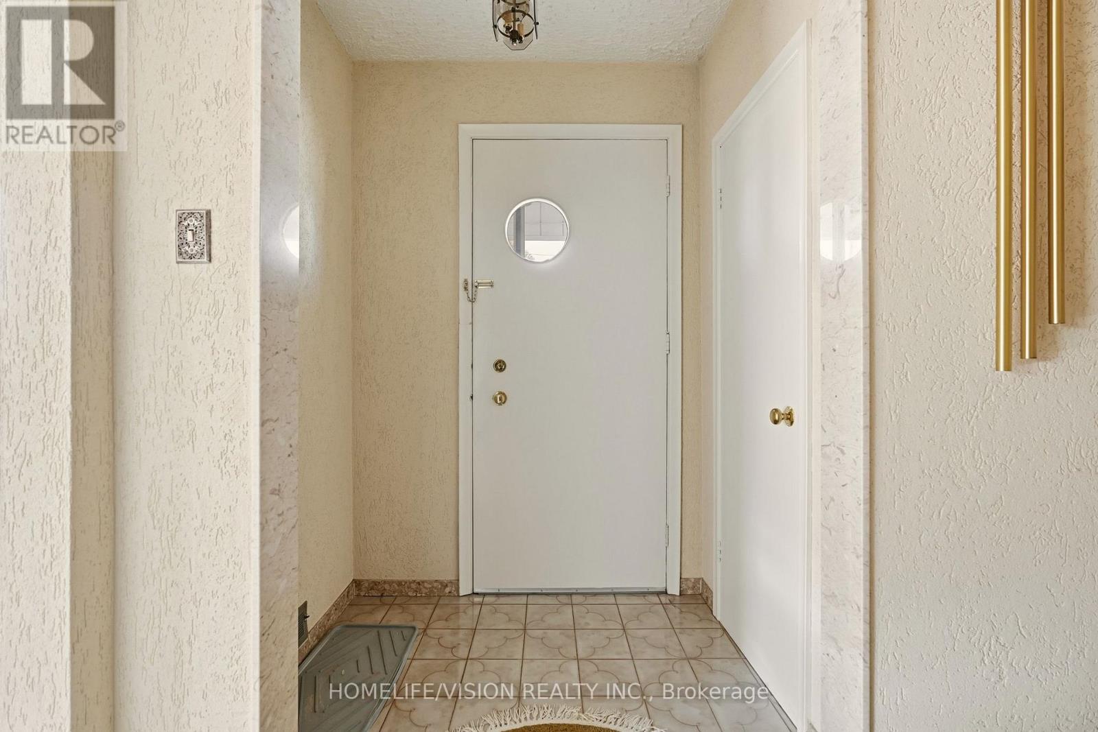 239 Epsom Downs Drive, Toronto, Ontario  M3M 1T3 - Photo 10 - W13051584