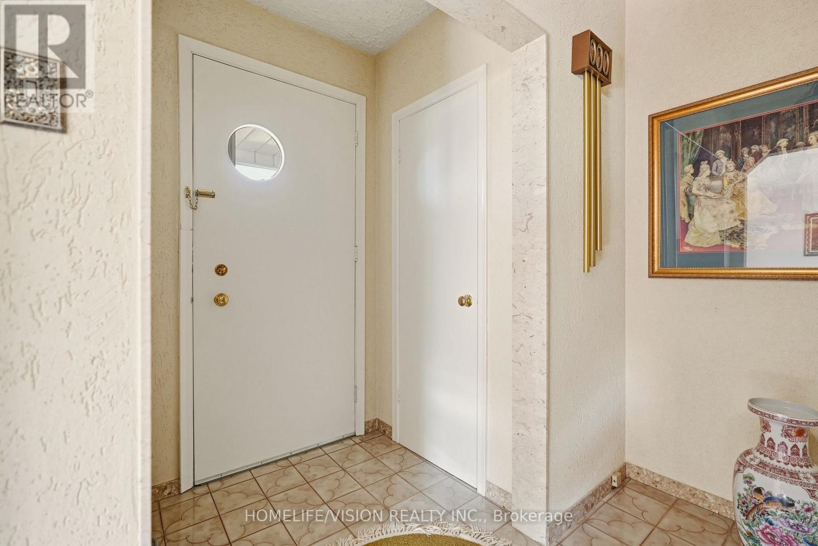 239 Epsom Downs Drive, Toronto, Ontario  M3M 1T3 - Photo 11 - W13051584