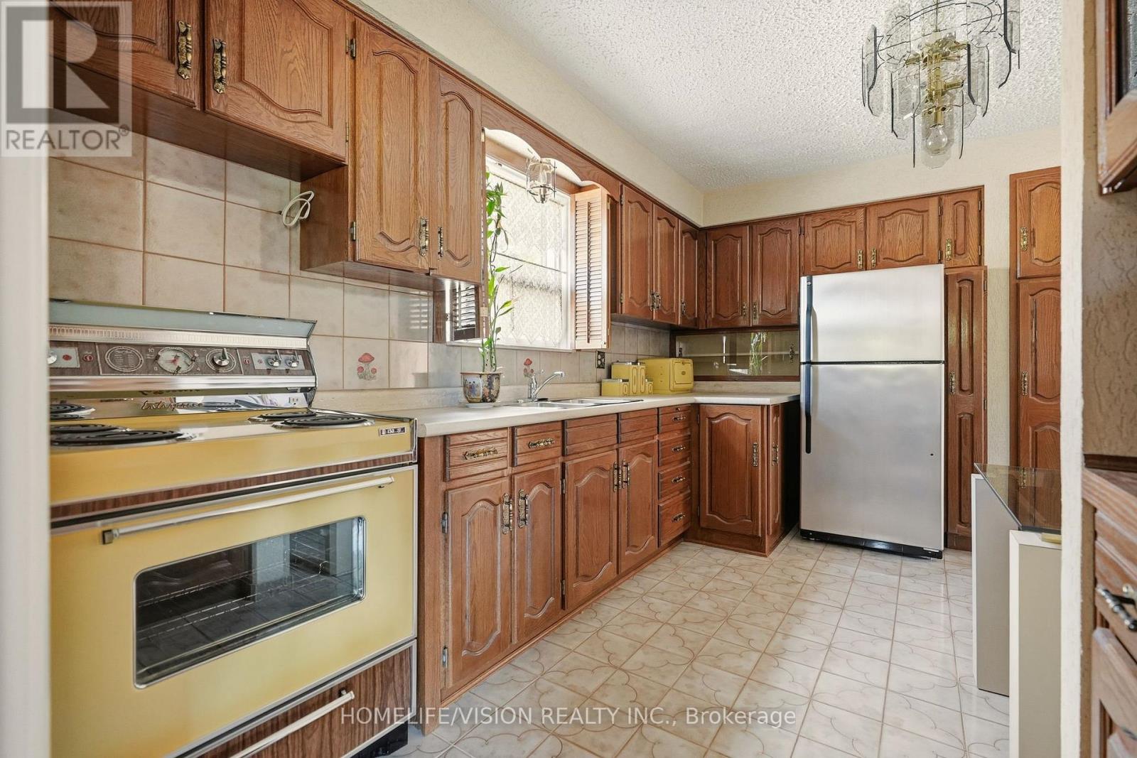 239 Epsom Downs Drive, Toronto, Ontario  M3M 1T3 - Photo 13 - W13051584