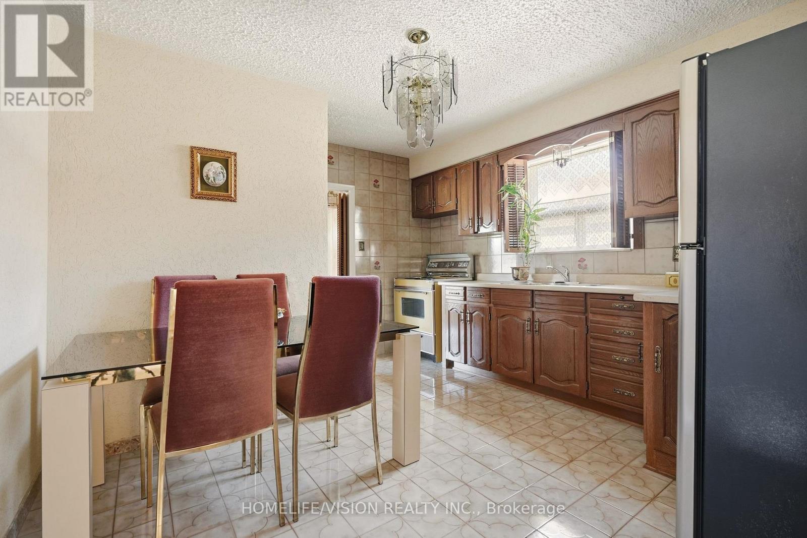 239 Epsom Downs Drive, Toronto, Ontario  M3M 1T3 - Photo 15 - W13051584