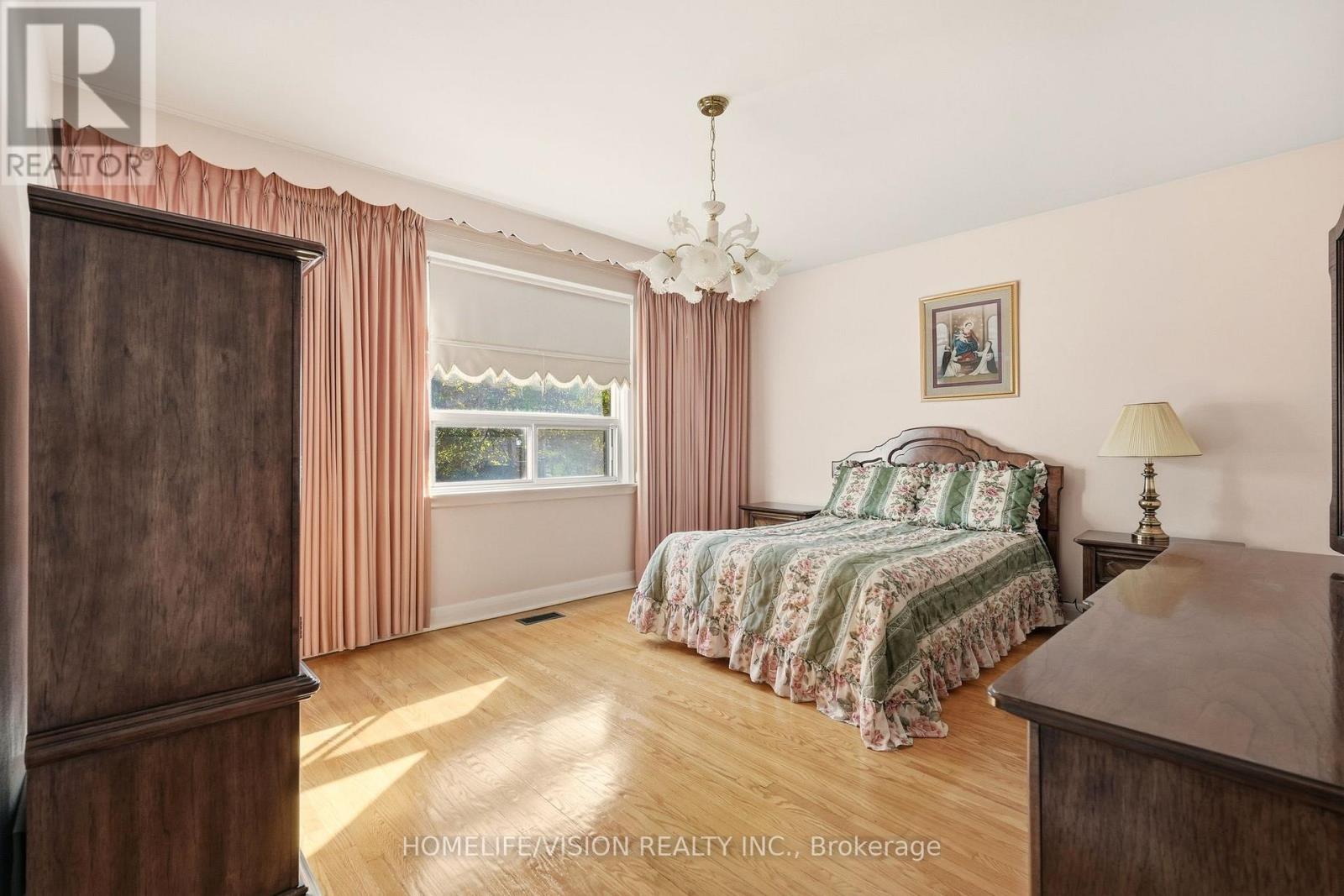 239 Epsom Downs Drive, Toronto, Ontario  M3M 1T3 - Photo 24 - W13051584