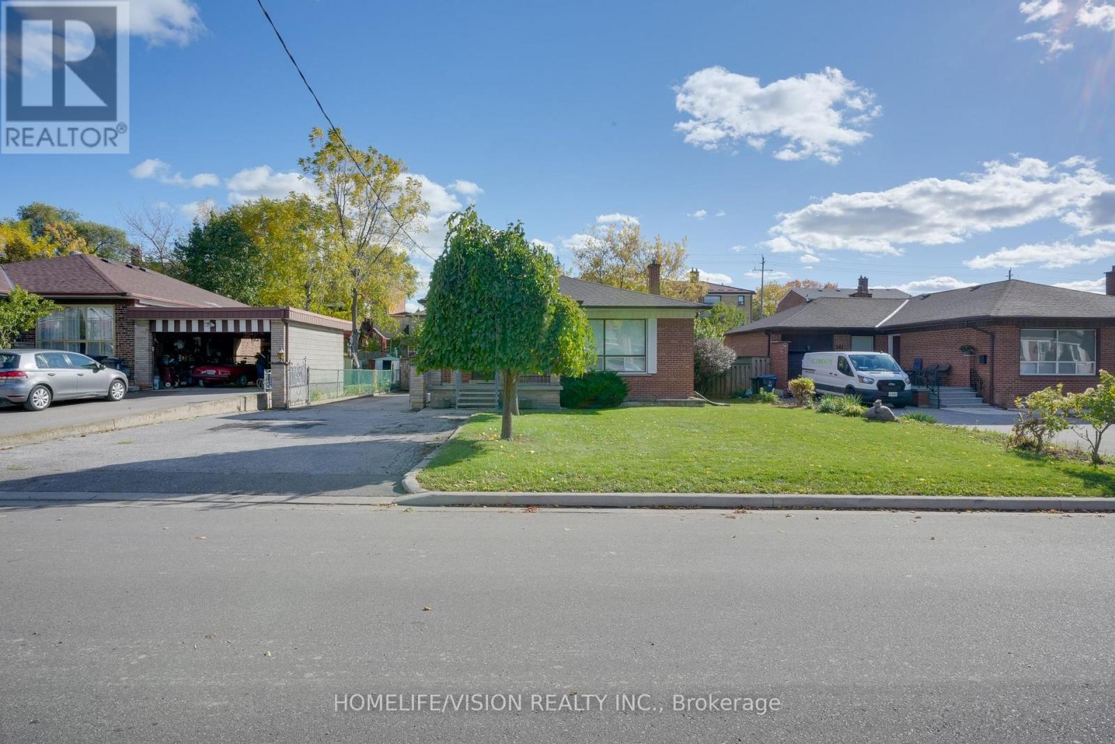 239 Epsom Downs Drive, Toronto, Ontario  M3M 1T3 - Photo 3 - W13051584