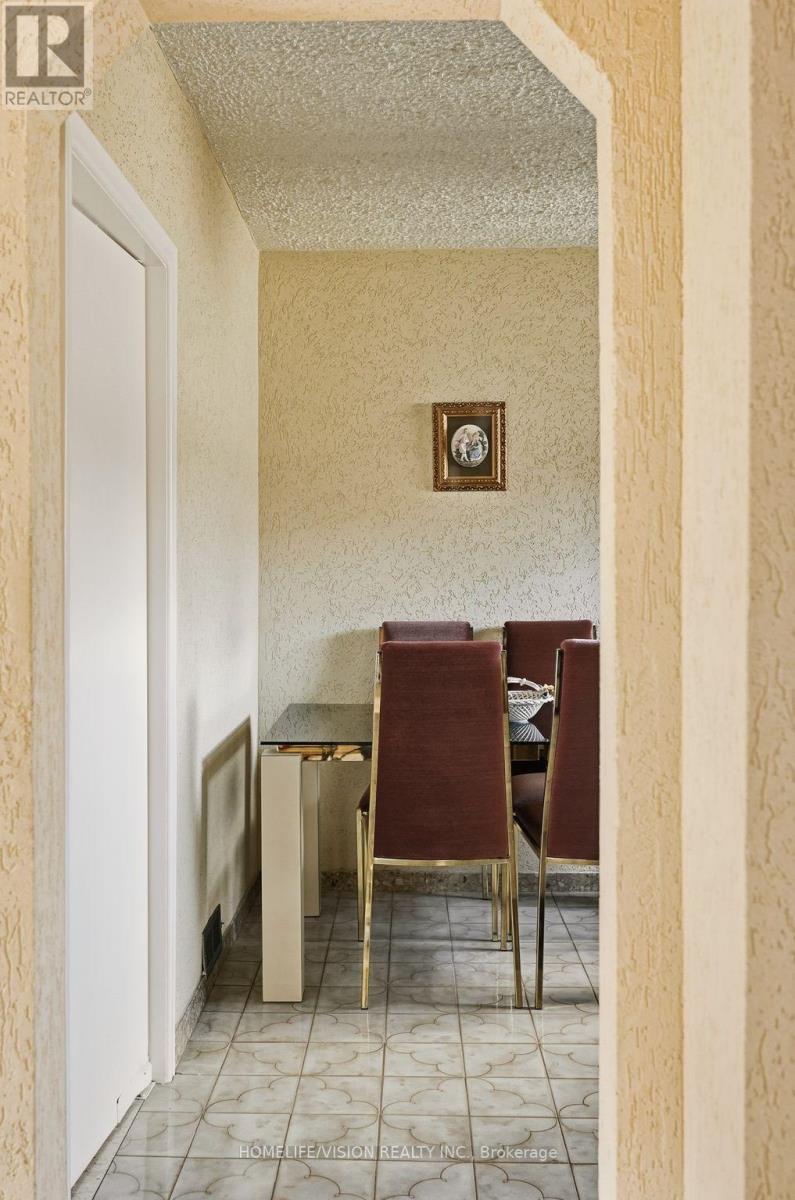 239 Epsom Downs Drive, Toronto, Ontario  M3M 1T3 - Photo 31 - W13051584