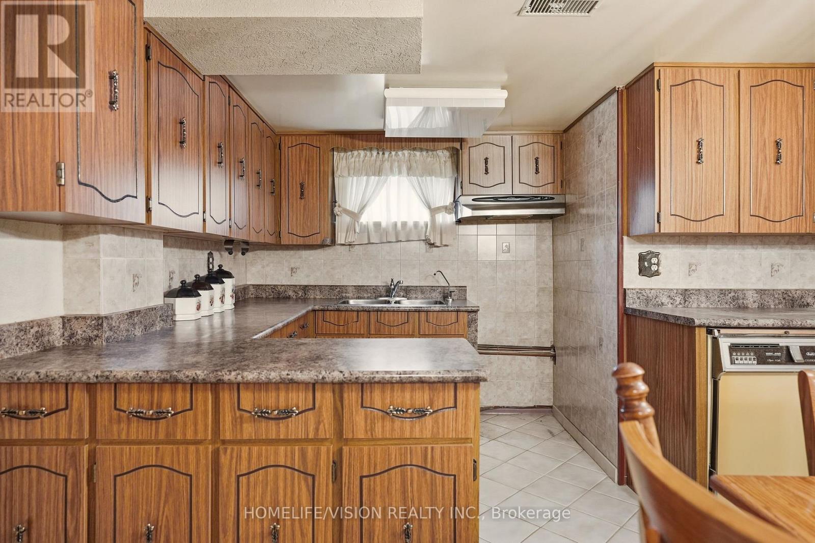 239 Epsom Downs Drive, Toronto, Ontario  M3M 1T3 - Photo 37 - W13051584