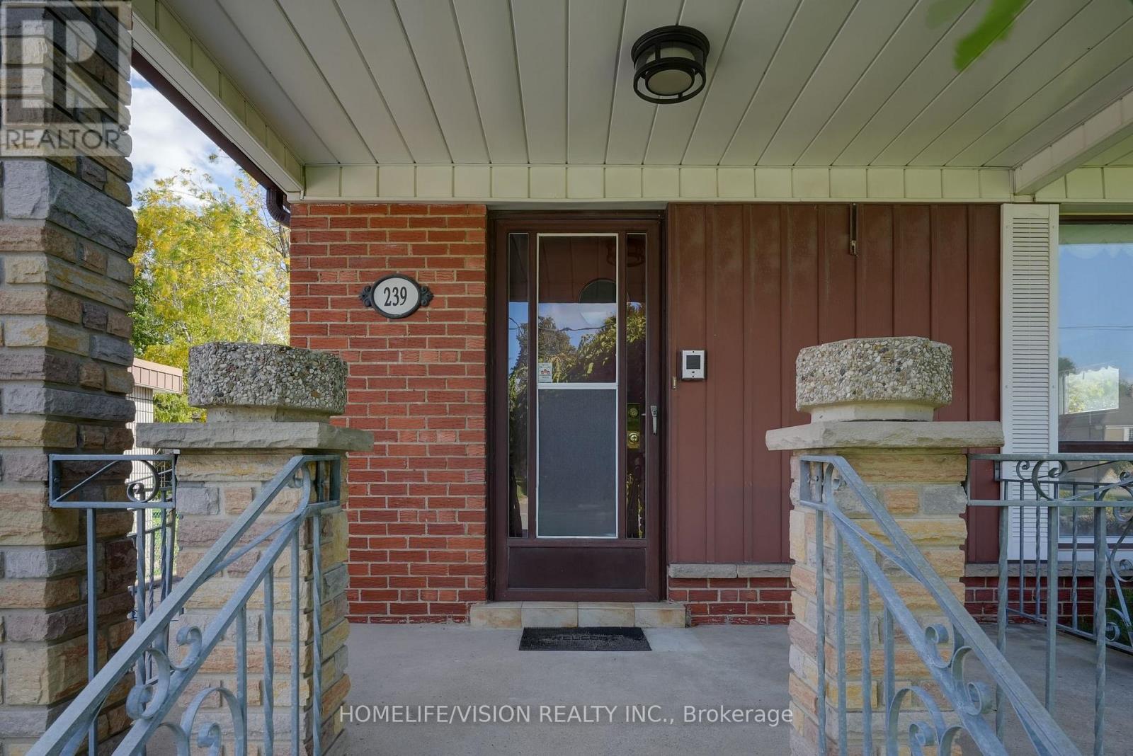 239 Epsom Downs Drive, Toronto, Ontario  M3M 1T3 - Photo 4 - W13051584