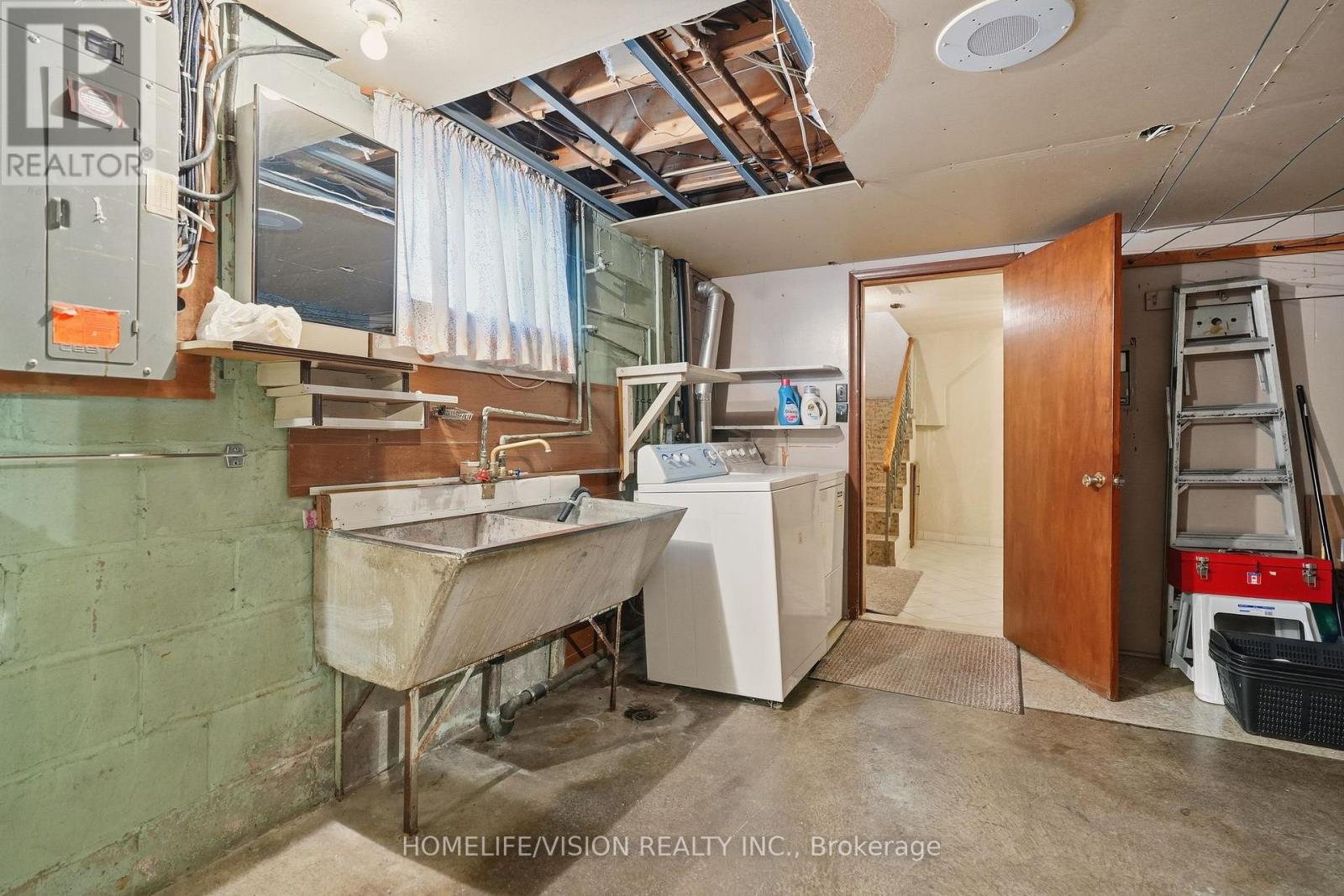 239 Epsom Downs Drive, Toronto, Ontario  M3M 1T3 - Photo 45 - W13051584