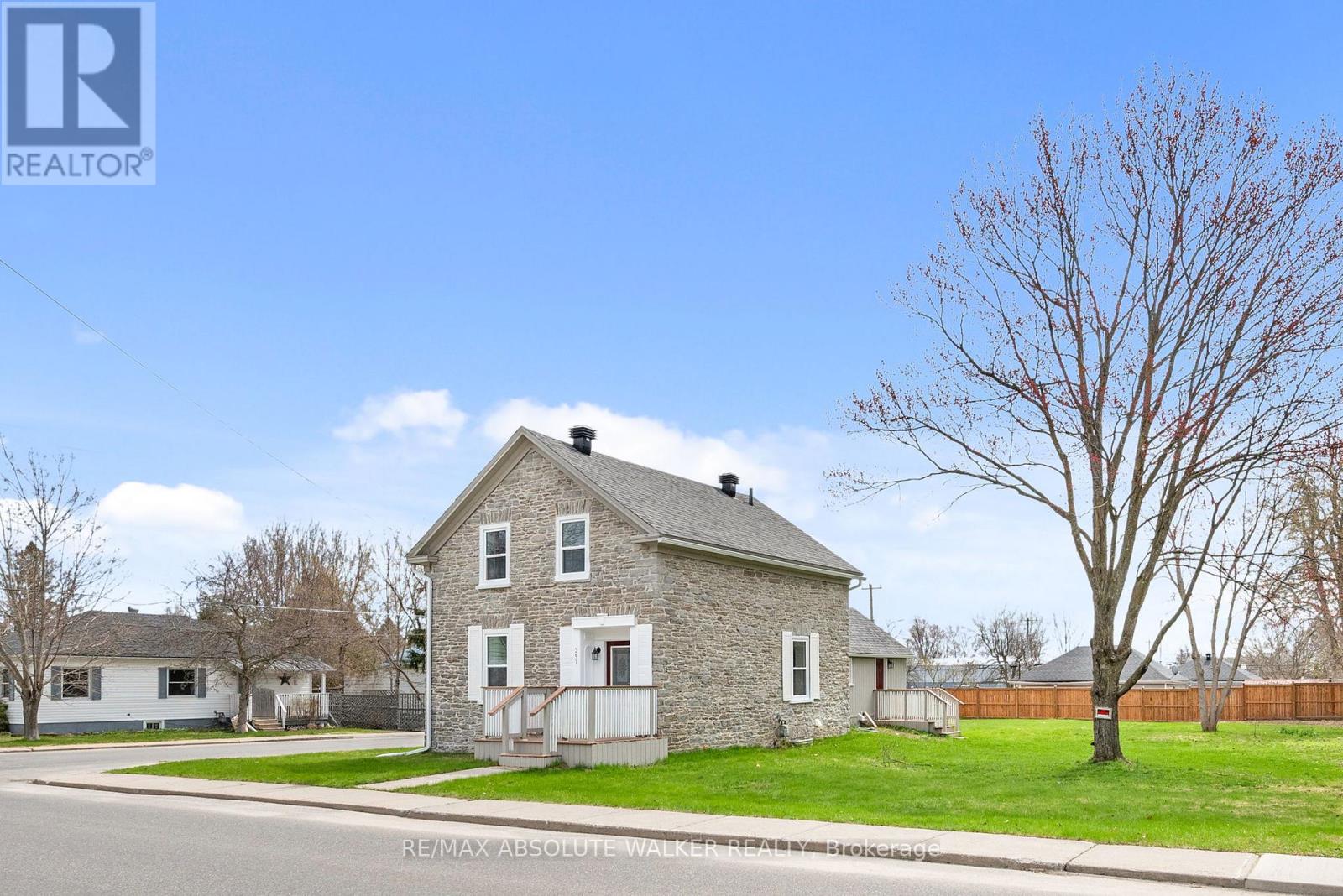 297 PARK STREET E, Prescott, Ontario