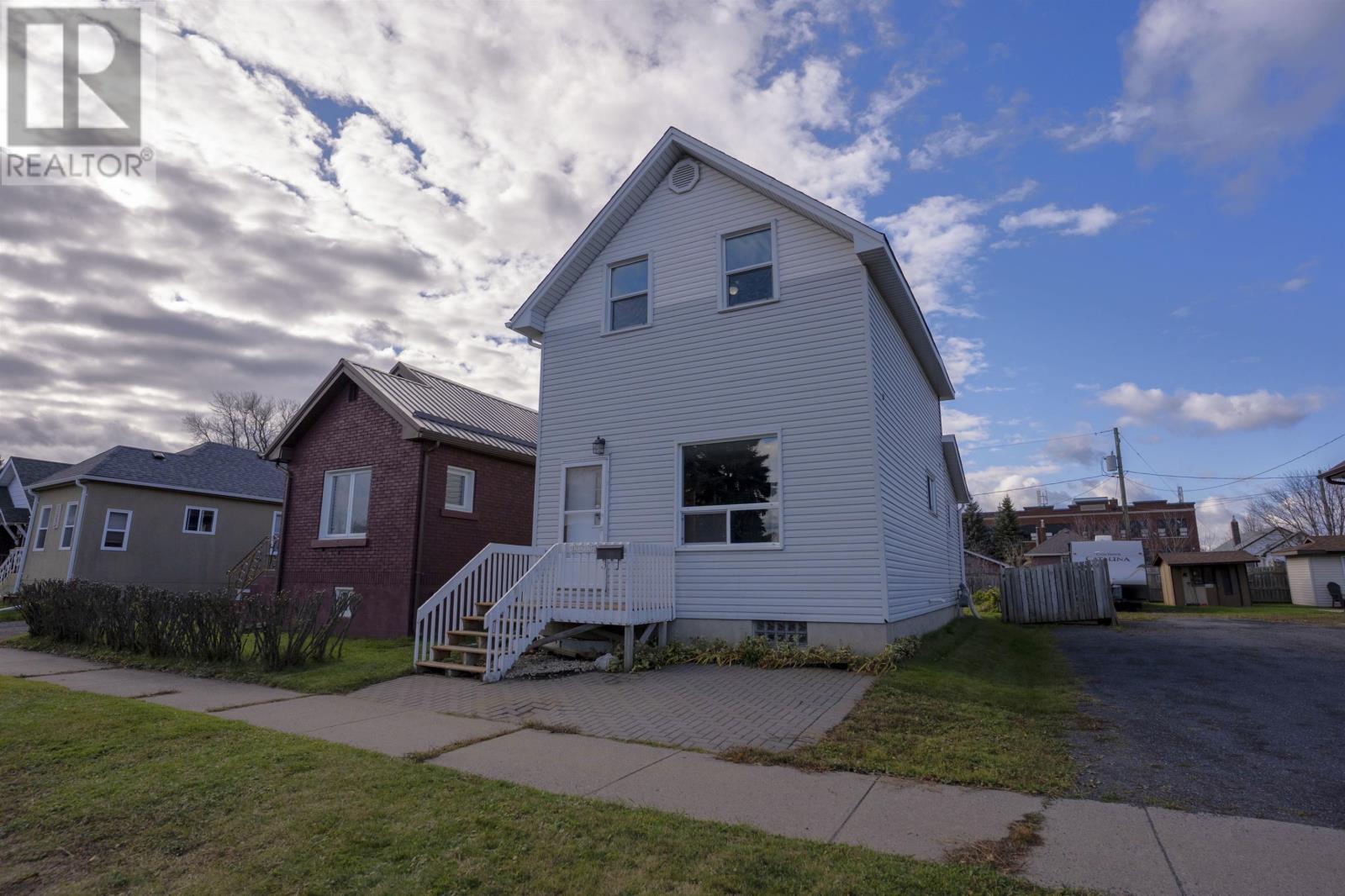 1317 Home Ave, Thunder Bay, Ontario  P7E 3B8 - Photo 3 - TB2600753