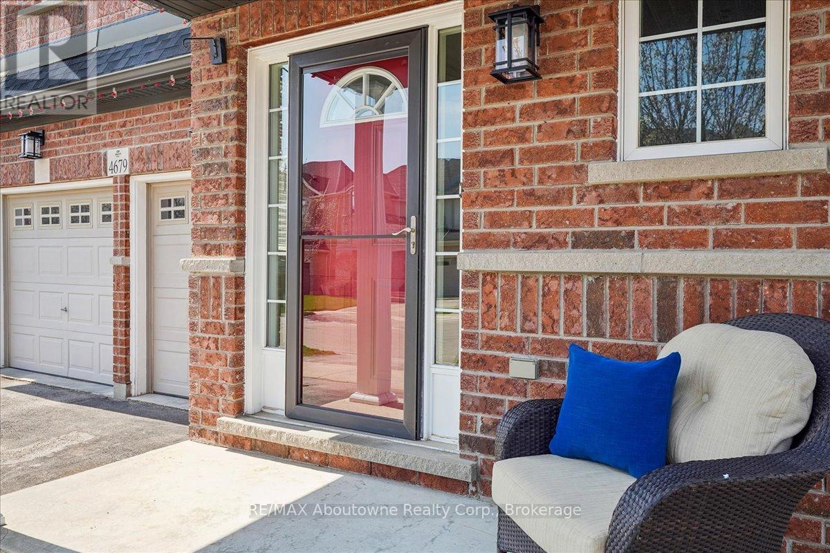 4679 Webb Street, Burlington, Ontario  L7M 0E3 - Photo 5 - W13051632