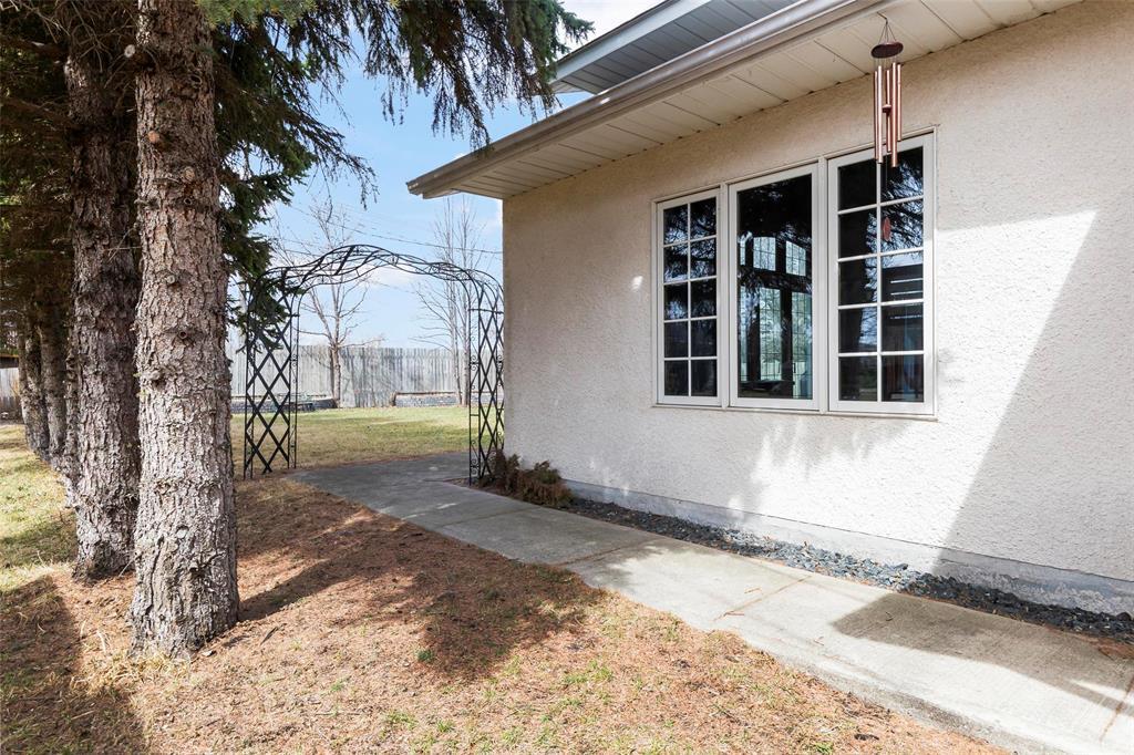 64 Giesbrecht Street, Steinbach, Manitoba  R5G 2B7 - Photo 1 - 202608517