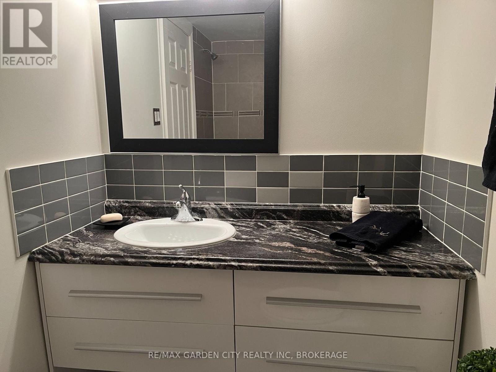 302 - 4692 Crysler Avenue, Niagara Falls, Ontario  L2E 3V8 - Photo 13 - X13049178