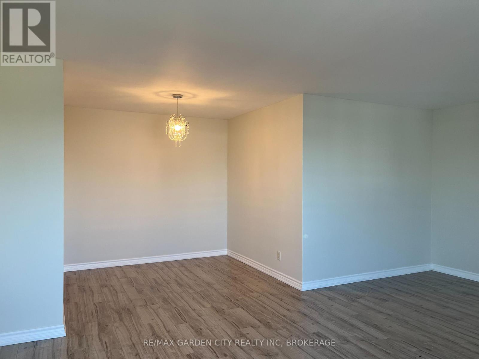 302 - 4692 Crysler Avenue, Niagara Falls, Ontario  L2E 3V8 - Photo 7 - X13049178