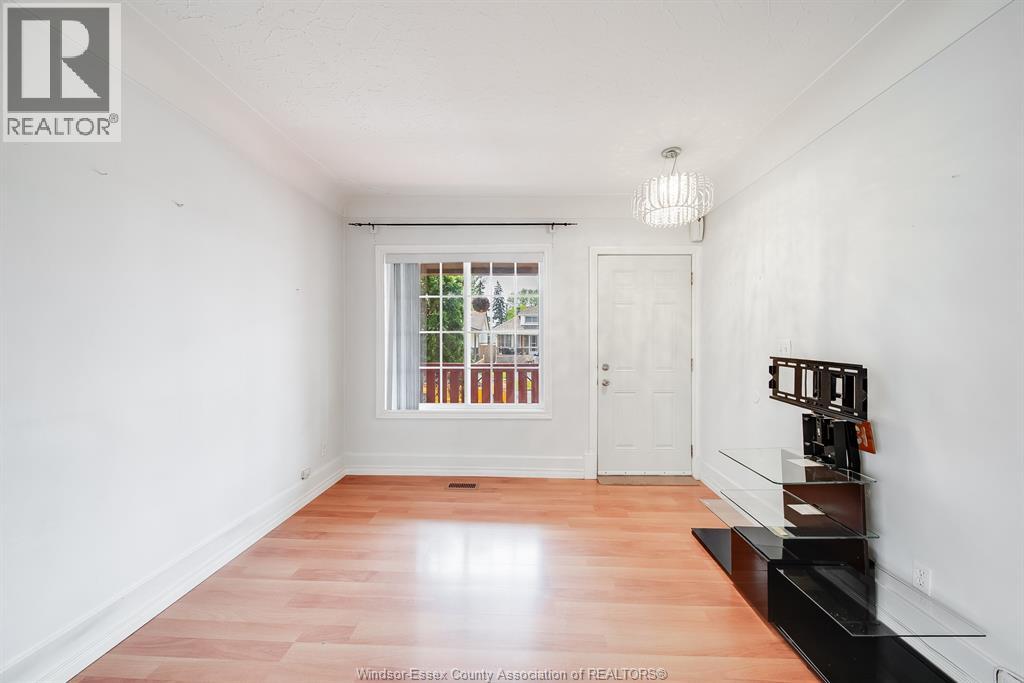 1054 Oak Street, Windsor, Ontario  N9A 5G4 - Photo 5 - 26008784