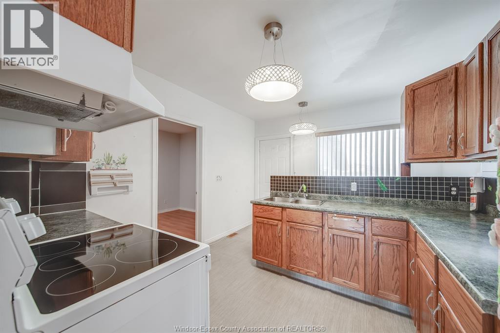 1054 Oak Street, Windsor, Ontario  N9A 5G4 - Photo 8 - 26008784
