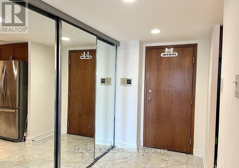 1604 - 33 University Avenue, Toronto, Ontario  M5J 2S7 - Photo 4 - C13051688