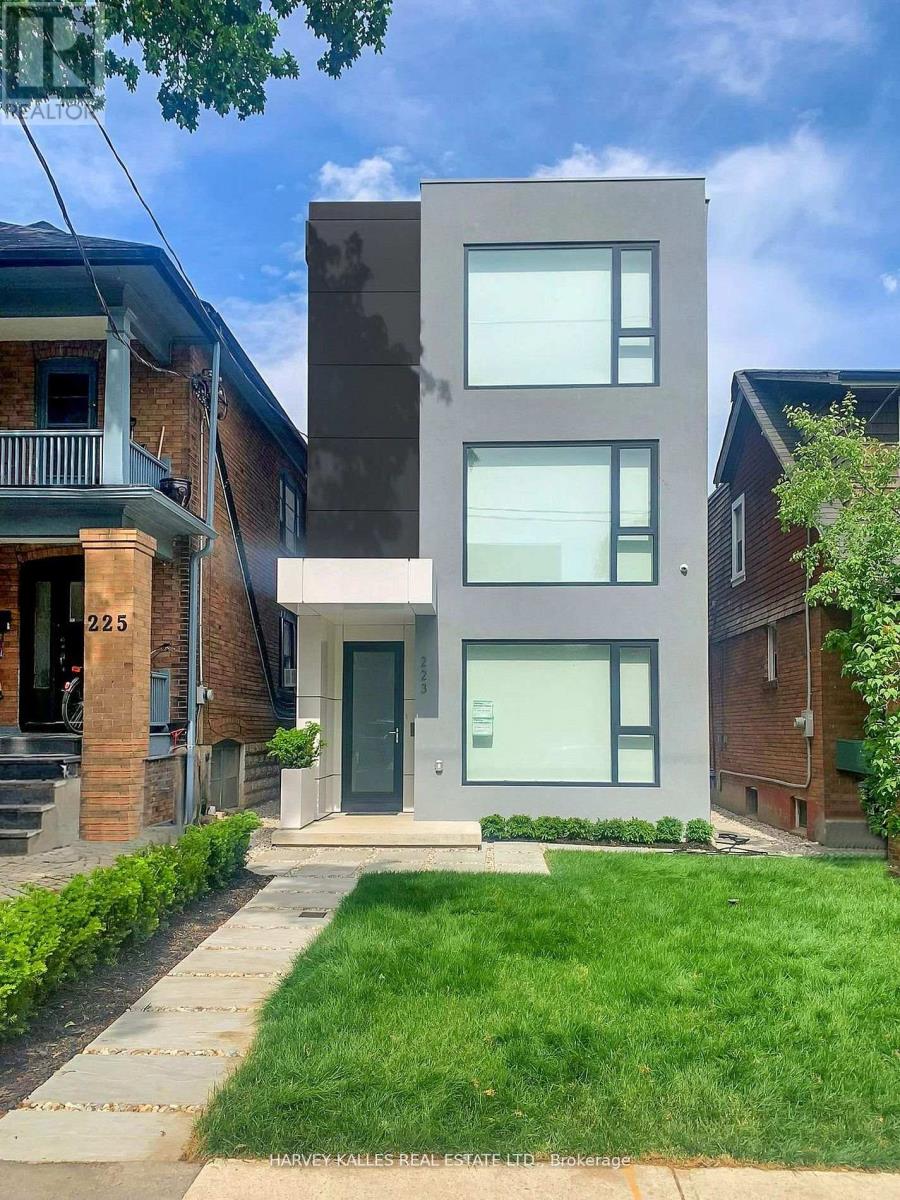 <div class="slider-price">$3,298,000</div><p>223 Wychwood Avenue, Toronto, Ontario</p>