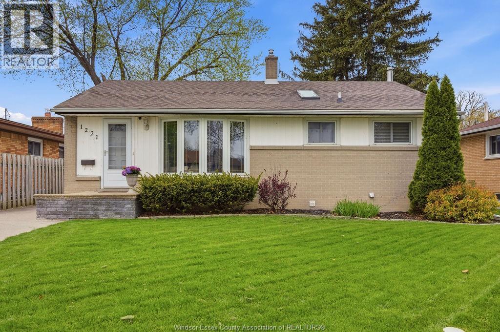 1221 Matthew Brady, Windsor, Ontario  N8S 3K2 - Photo 2 - 26009369