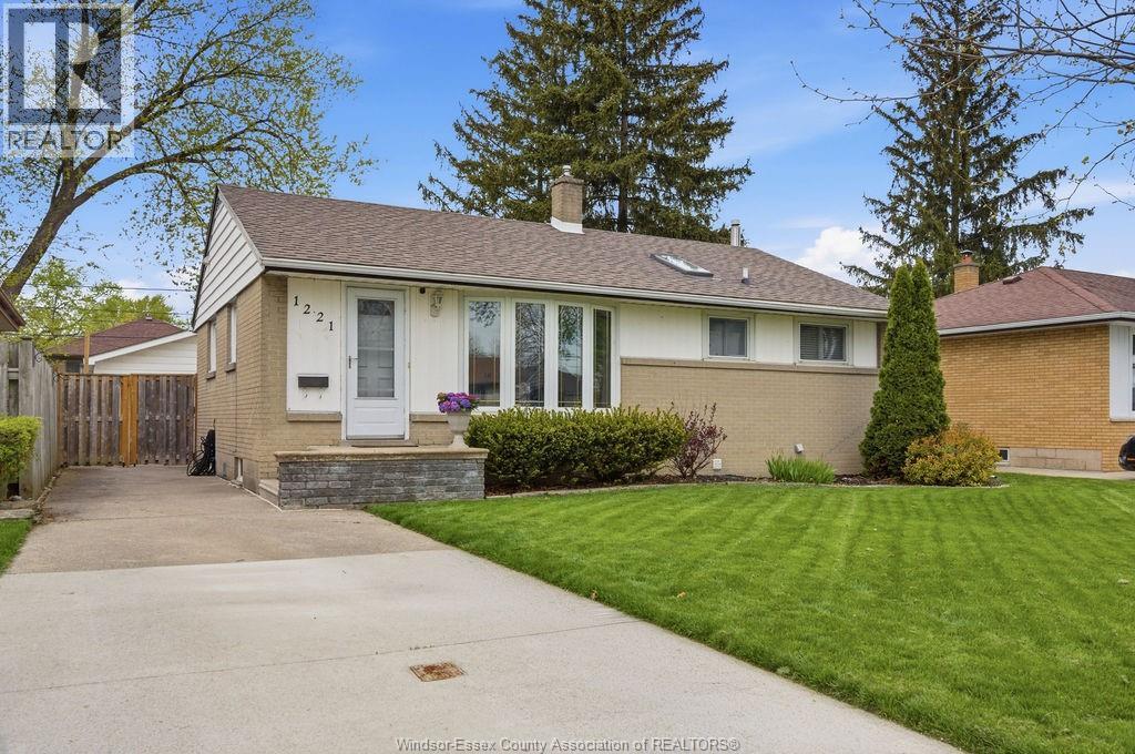 1221 MATTHEW BRADY, Windsor, Ontario
