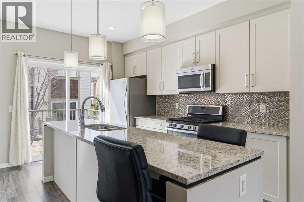 150 Copperpond Villas Se, Calgary, Alberta  T2Z 5B8 - Photo 3 - A2304949