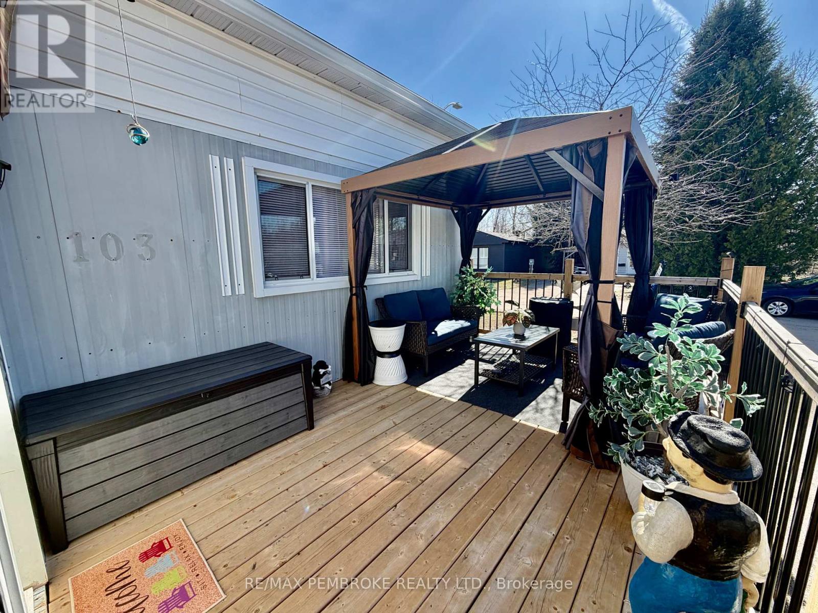 103 Pinehurst Estates, Petawawa, Ontario  K8H 2H2 - Photo 2 - X12905276