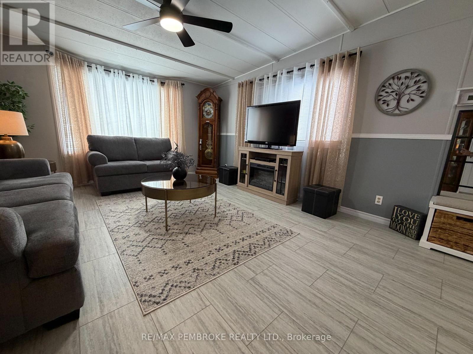 103 Pinehurst Estates, Petawawa, Ontario  K8H 2H2 - Photo 6 - X12905276