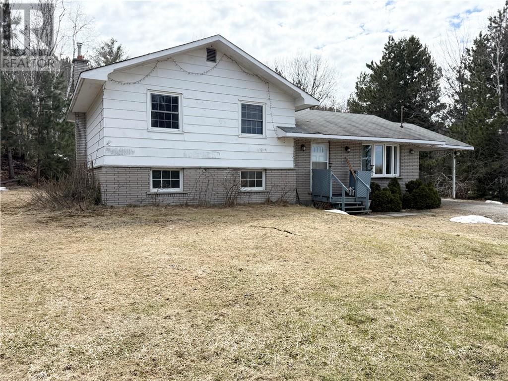 13 Moxam Landing, Lively, Ontario  P3Y 1H4 - Photo 1 - 2127356