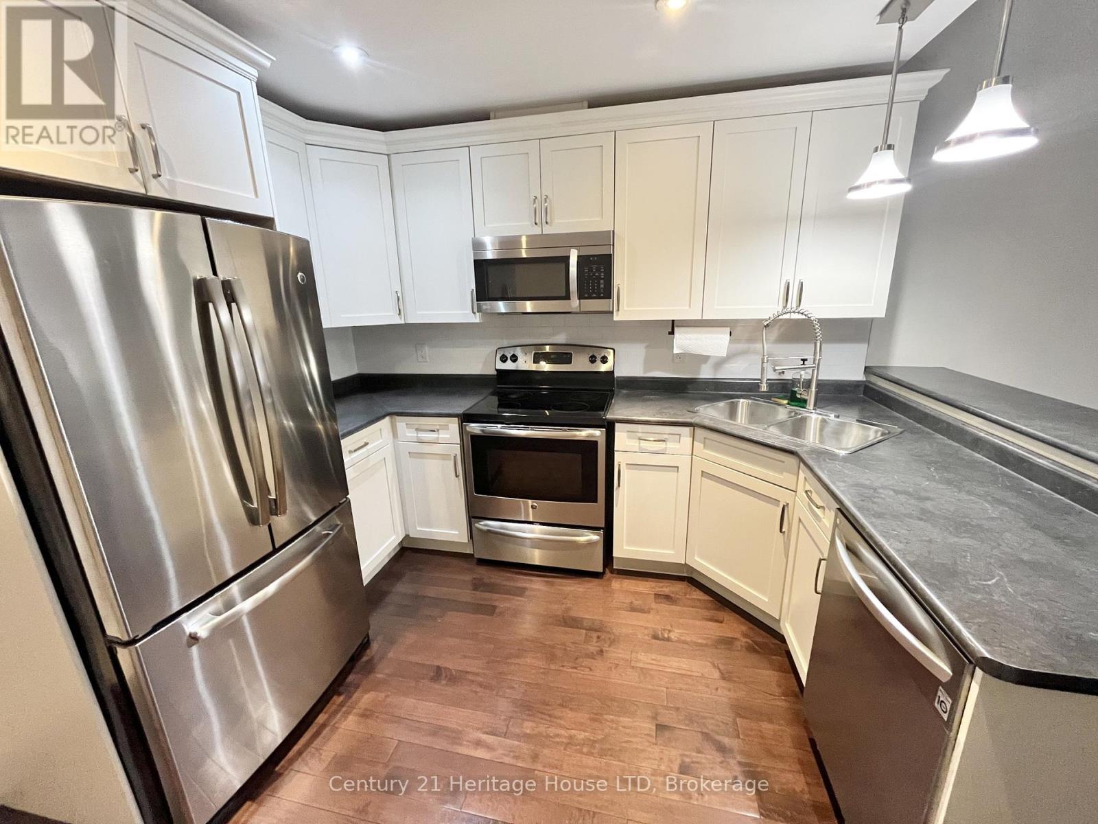 3 - 63 Pine Street N, Thorold, Ontario  L2V 2P2 - Photo 5 - X13051790