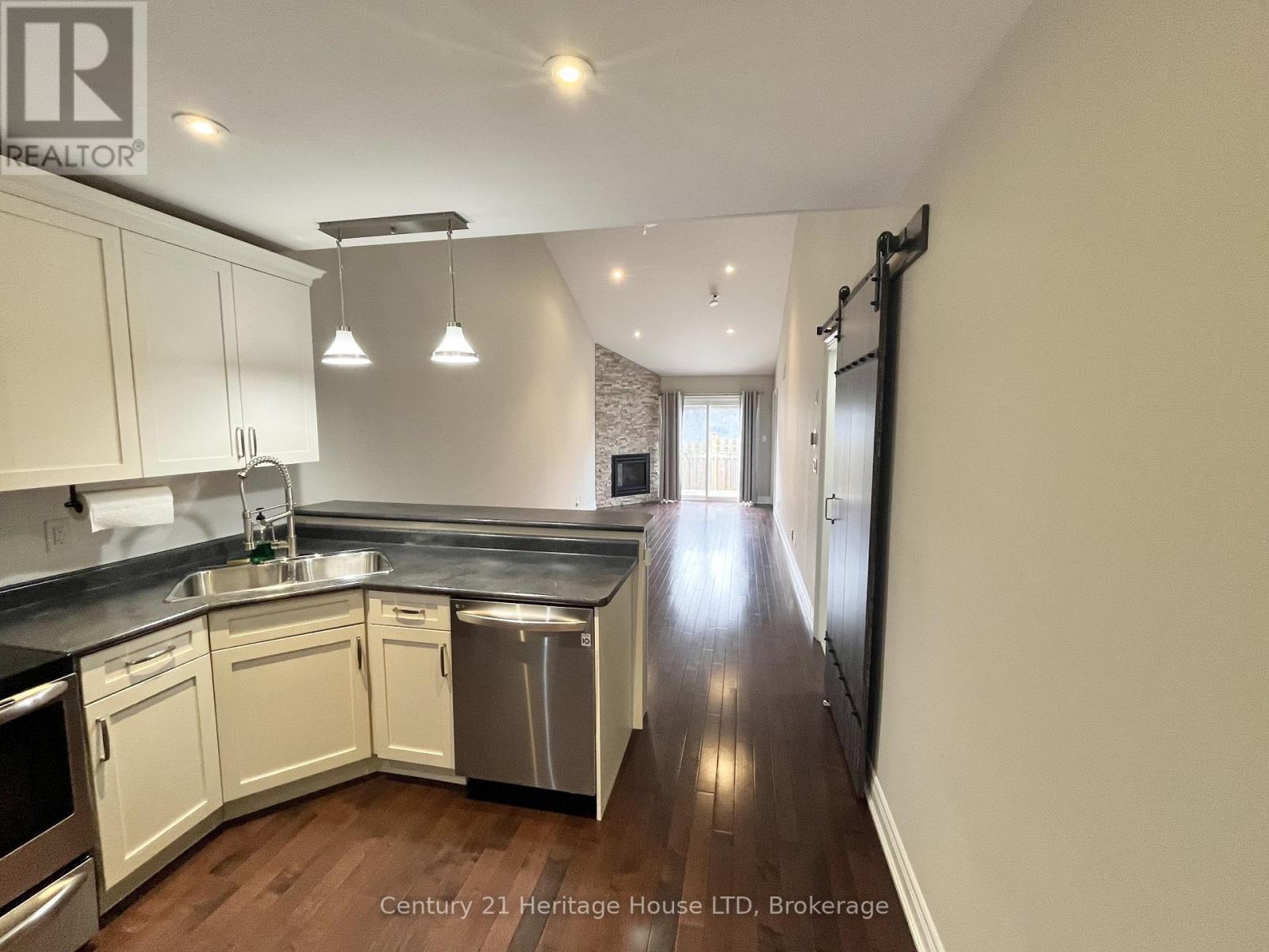 3 - 63 Pine Street N, Thorold, Ontario  L2V 2P2 - Photo 7 - X13051790