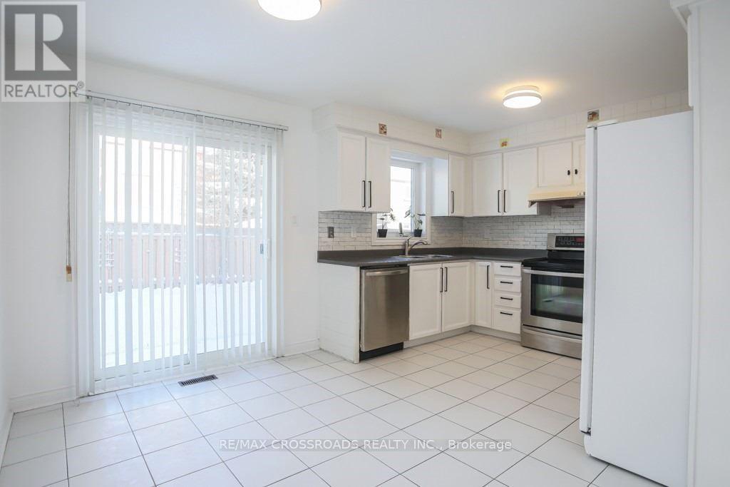 87 Woodriver Street, Richmond Hill, Ontario  L4S 1H6 - Photo 10 - N13051664