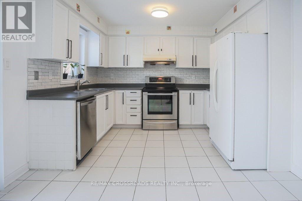 87 Woodriver Street, Richmond Hill, Ontario  L4S 1H6 - Photo 11 - N13051664