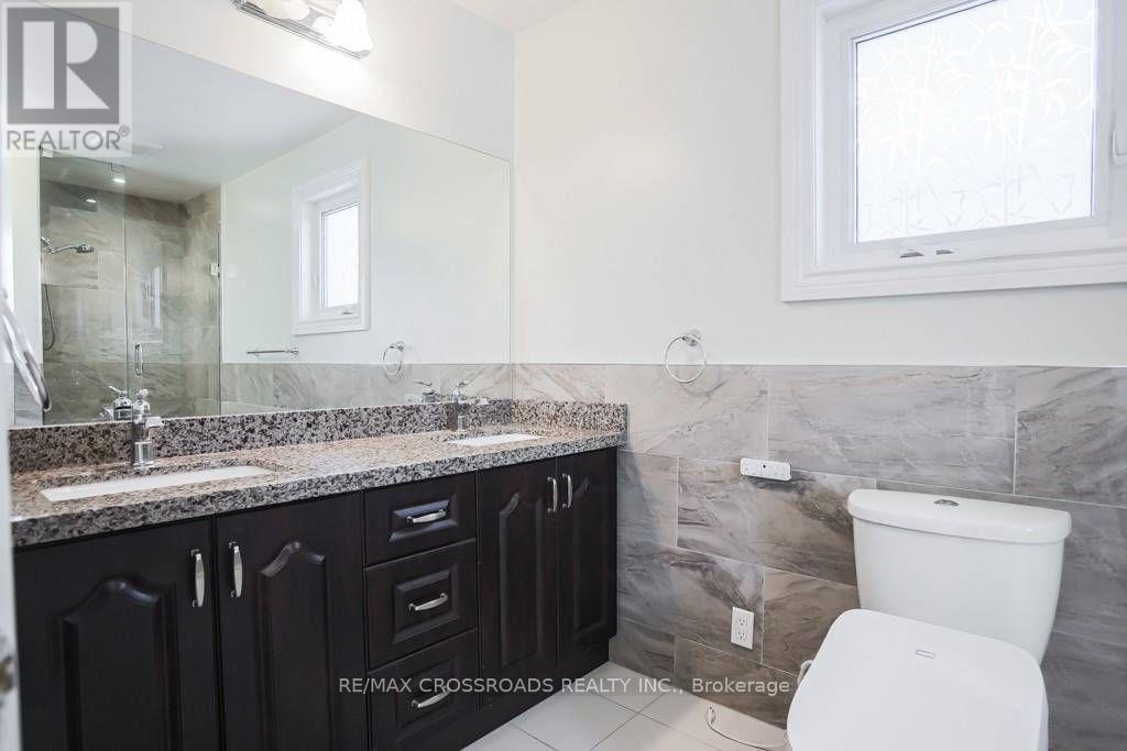 87 Woodriver Street, Richmond Hill, Ontario  L4S 1H6 - Photo 17 - N13051664