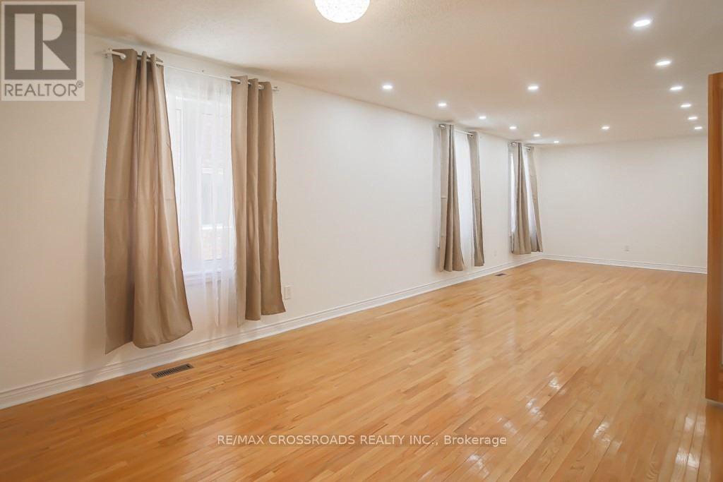 87 Woodriver Street, Richmond Hill, Ontario  L4S 1H6 - Photo 3 - N13051664