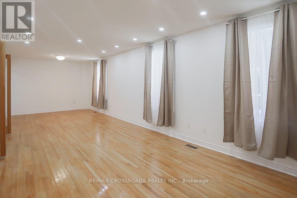 87 Woodriver Street, Richmond Hill, Ontario  L4S 1H6 - Photo 5 - N13051664